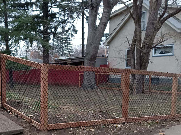 California style chain link fence company in  Minneapolis Minnesota