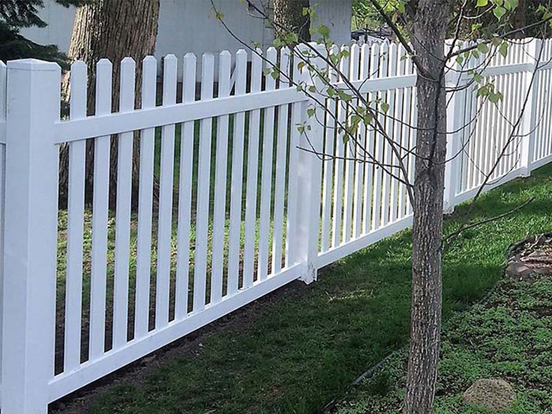 Vinyl fence options in the Hugo, Minnesota area.